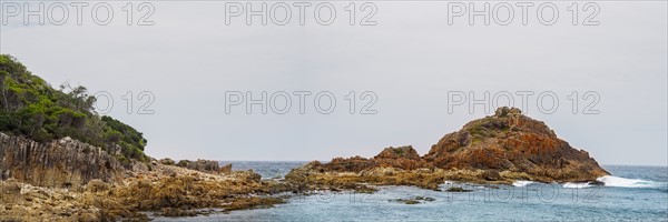 Australia, New South Wales, Rocky seashore at Mimosa Rocks National Park