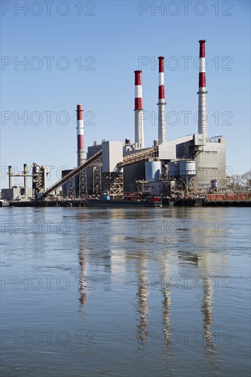 USA, New York, New York City, Brooklyn, Factory by East River