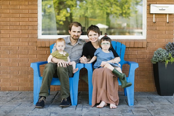 Portrait of parents with daughters (2-3, 12-17 months)