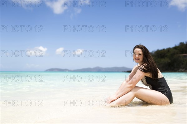 USA, Virgin Islands, Saint Thomas, Beautiful woman sitting on shore