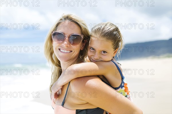 USA, Hawaii, Kauai, Mother with daughter (6-7) playing on beach