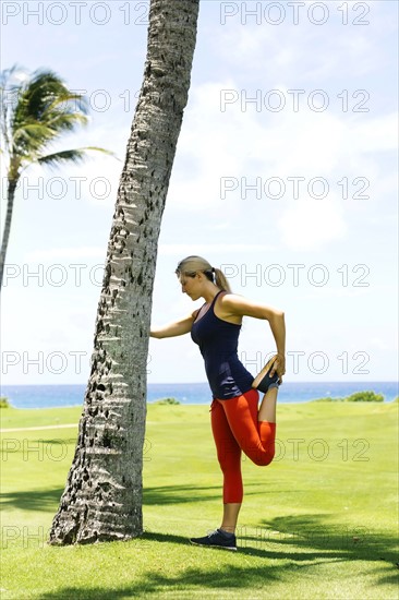 USA, Hawaii, Kauai, Woman exercising near sea