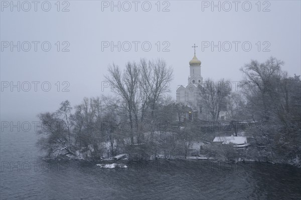 Ukraine, Dnepropetrovsk Region, Dnepropetrovsk city, Church by river at foggy dawn