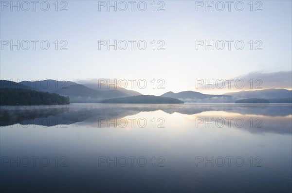 USA, New York, St. Armand, Sunrise over Lake Placid