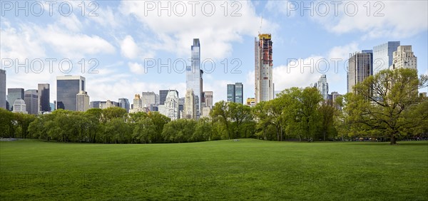 USA, New York State, New York City, Manhattan skyline with Central park in foreground