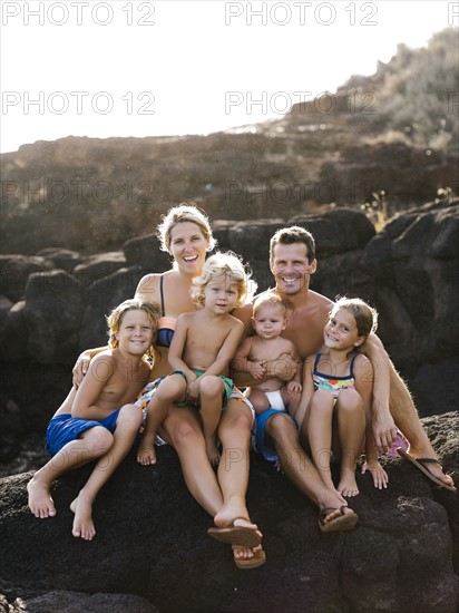 Parents with four children (12-17 months, 4-5, 6-7, 8-9) at beach