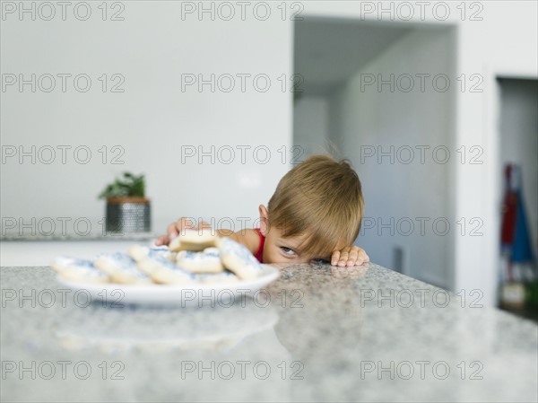 Brother (6-7) reaching for cookies