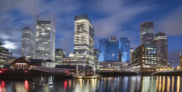 USA, Massachusetts, Boston, Fort Point Channel, Waterfront of financial district at dawn