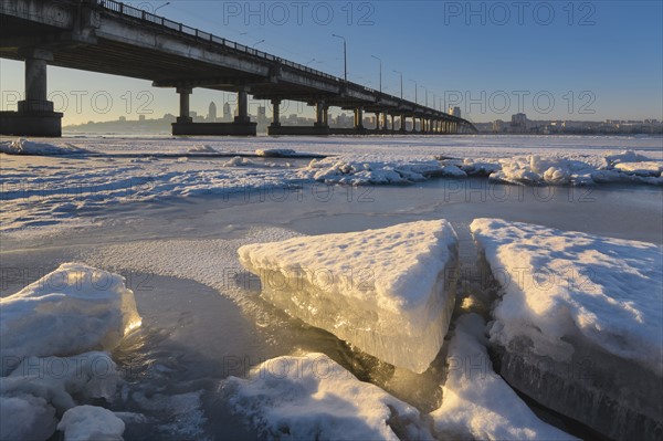 Ukraine, Dnepropetrovsk region, Dnepropetrovsk city, Bridge over frozen river