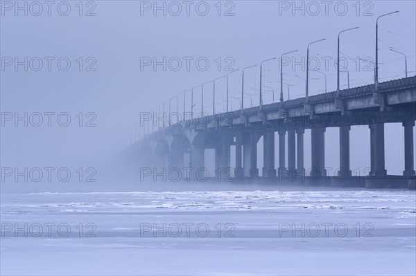 Ukraine, Dnepropetrovsk region, Dnepropetrovsk city, Bridge over frozen river