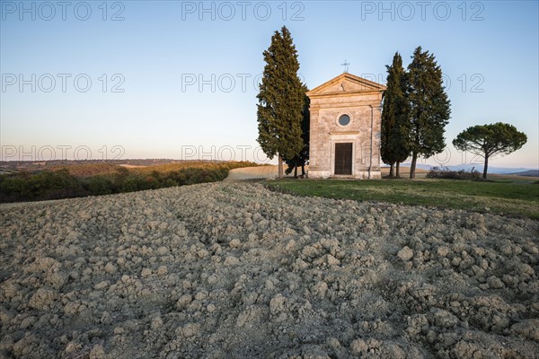 Italy, Tuscany, San Quirico D'orcia, Chapel at dusk