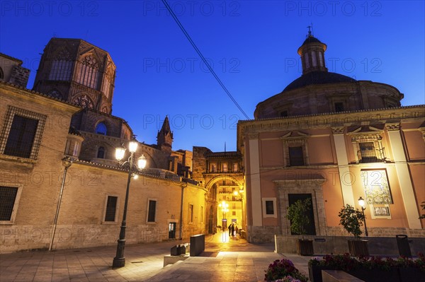 Spain, Valencia, Cathedral de Valencia and Basilica of our Lady of Forsaken at dusk