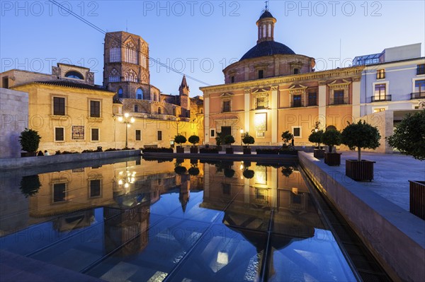 Spain, Valencia, Cathedral de Valencia and Basilica of our Lady of Forsaken at dusk