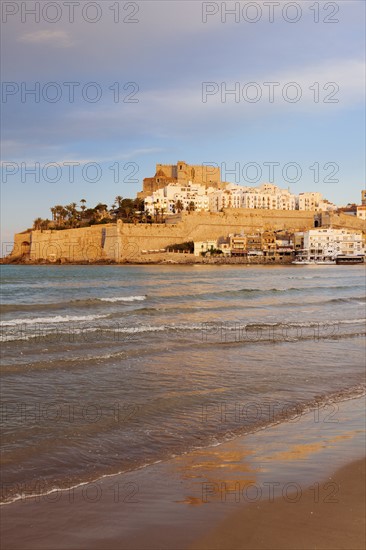 Spain, Valencian Community, Peniscola, Waterfront town on hill with sea in foreground