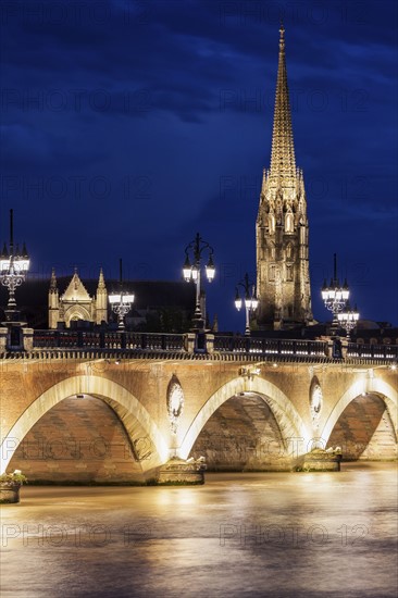 France, Nouvelle-Aquitaine, Bordeaux, Basilica of St. Michael and Pierre Bridge