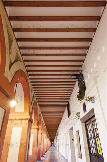 Spain, Andalusia, Cordoba, Plaza de la Corredera, Vanishing point of corridor