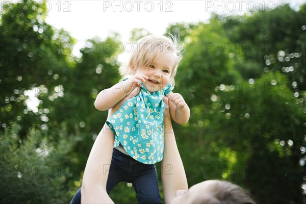 Mother carrying daughter (12-17 months)