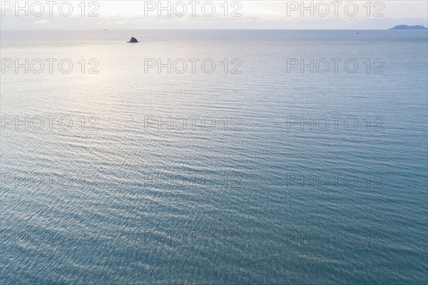 Australia, Queensland, Sea reflecting sunlight