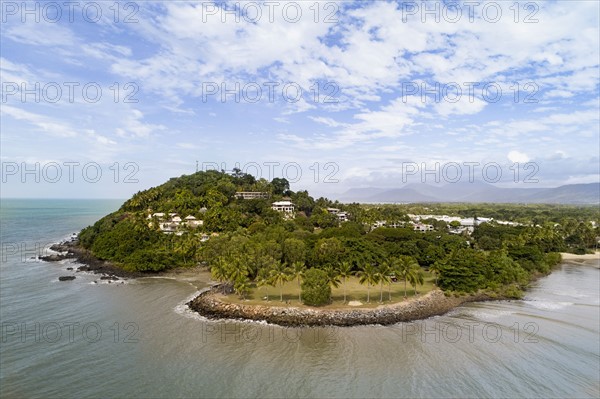 Australia, Queensland, Blue sky over coastline