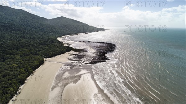 Australia, Queensland, Sea and coastline on sunny day