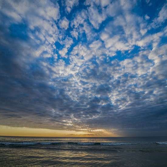 USA, Florida, Dark and white clouds above ocean