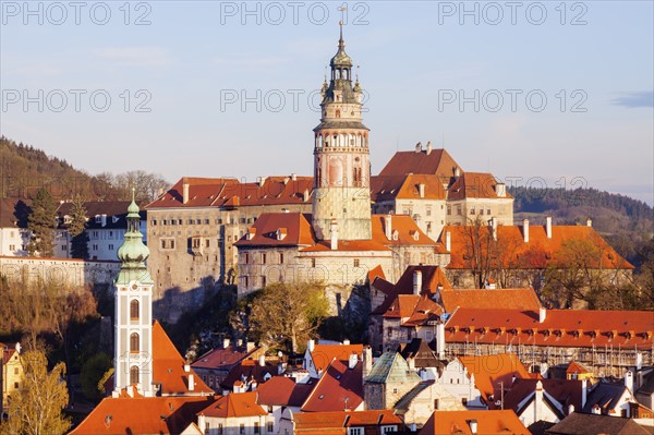 Czech Republic, South Bohemia, Cesky Krumlov, Townhouses and castle in background