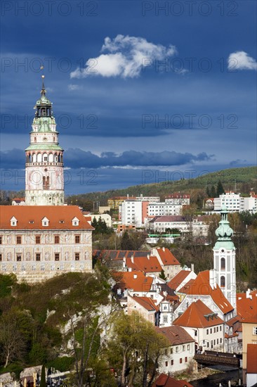 Czech Republic, South Bohemia, Cesky Krumlov, Castle against storm clouds
