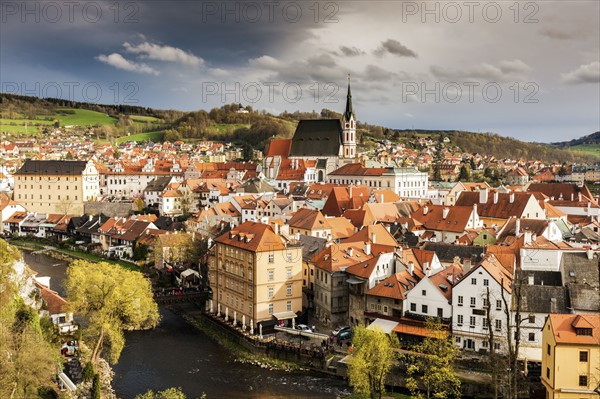 Czech Republic, South Bohemia, Cesky Krumlov, Storm clouds above old town