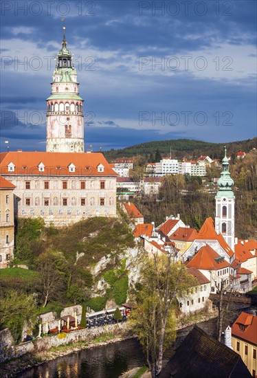 Czech Republic, South Bohemia, Cesky Krumlov, Castle against storm clouds