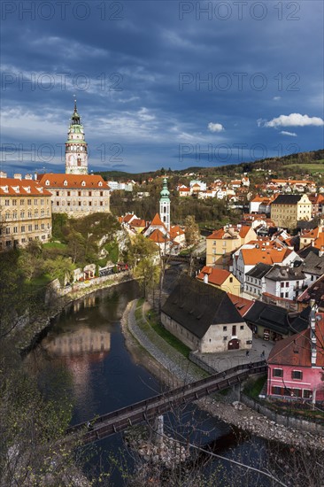 Czech Republic, South Bohemia, Cesky Krumlov, Storm clouds above old town