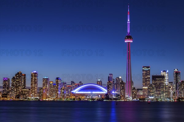 Canada, Ontario, Toronto, Skyline at night
