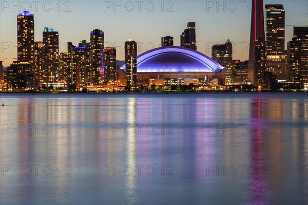 Canada, Ontario, Toronto, Skyline at night