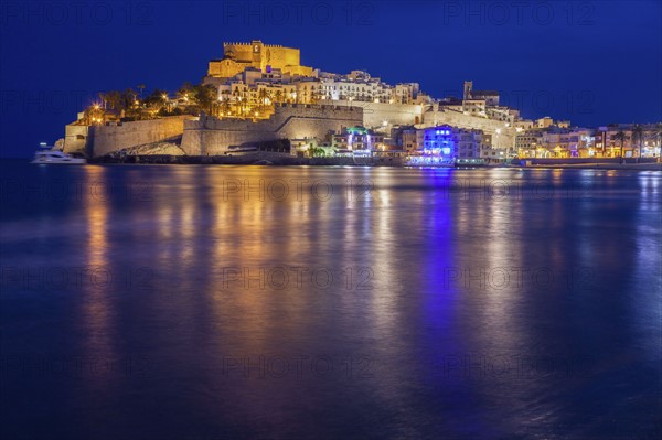 Spain, Valencian Community, Peniscola, Waterfront at night