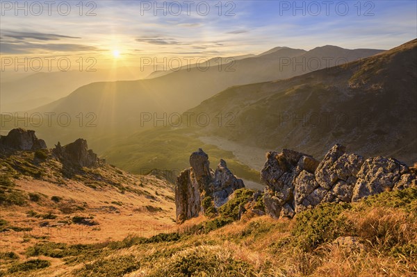 Ukraine, Ivano-Frankivsk region, Verkhovyna district, Carpathians, Chornohora, Sunrise over mountain Shpytsi