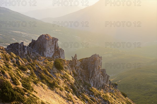 Ukraine, Ivano-Frankivsk region, Verkhovyna district, Carpathians, Chornohora, Sunrise over mountain Shpytsi