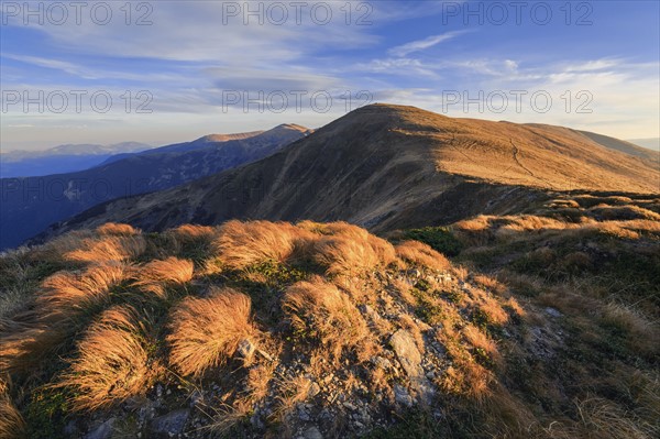 Ukraine, Ivano-Frankivsk region, Verkhovyna district, Carpathians, Chornohora, Blue sky over mountain Shpytsi