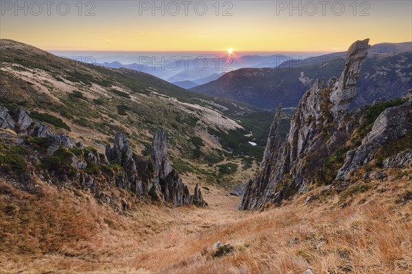 Ukraine, Ivano-Frankivsk region, Verkhovyna district, Carpathians, Chornohora, Scenic landscape with mountain Shpytsi