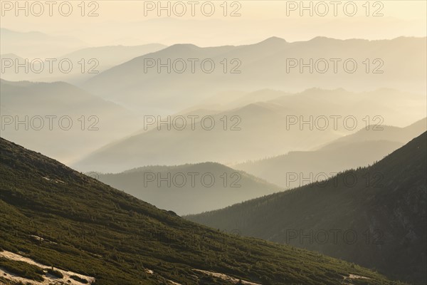 Ukraine, Ivano-Frankivsk region, Verkhovyna district, Carpathians, Chornohora, Scenic landscape with mountain Shpytsi