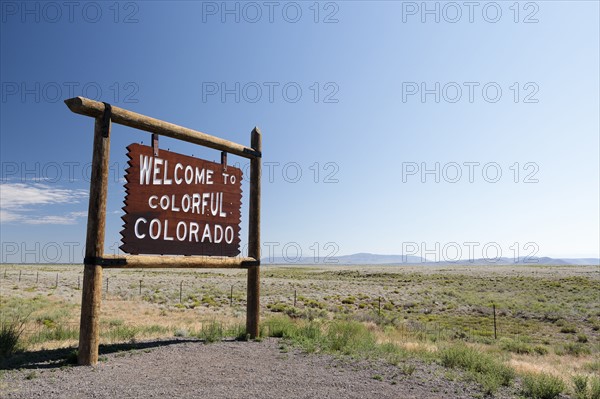USA, Colorado, New Mexico, Border Highway 285, Blue sky over information sign