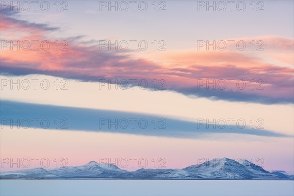 USA, Oregon, Alford Desert, Winter Sunset over mountains