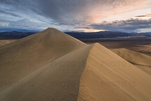 USA, California, Death Valley National Park, Eureka Dunes, Sand dunes at sunset