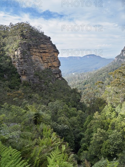 Australia, New South Wales, Wentworth Falls, Horizon over mountains on sunny day