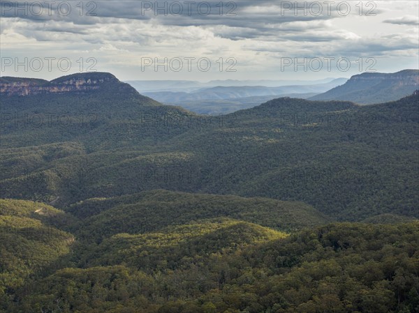 Australia, New South Wales, Jamison Valley, Storm clouds above Blue Mountains