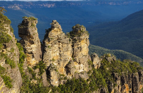 Australia, New South Wales, Blue Mountains, Storm clouds above Three Sisters