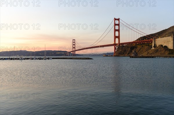 USA, California, San Francisco, Golden Gate Bridge at sunset