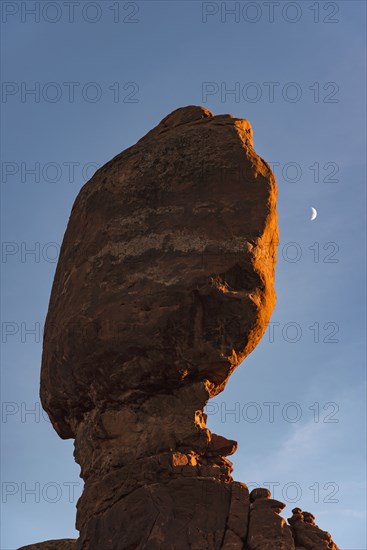 Balanced Rock in Arches National Park, Utah, USA