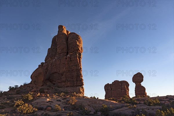 Balanced Rock in Arches National Park, Utah, USA