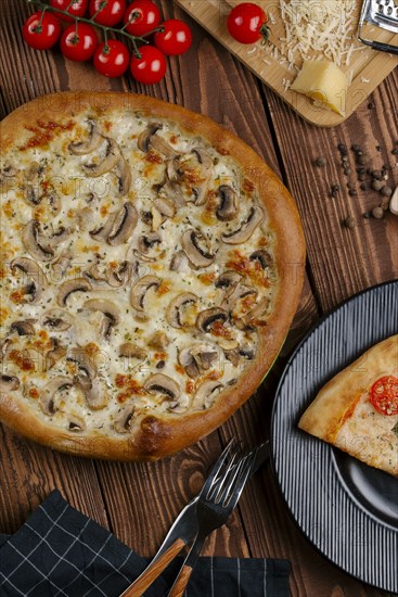 Mushroom pizza with ingredients