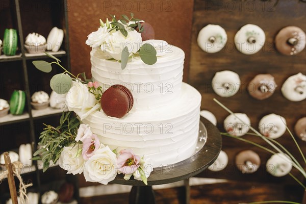 Wedding cake with roses