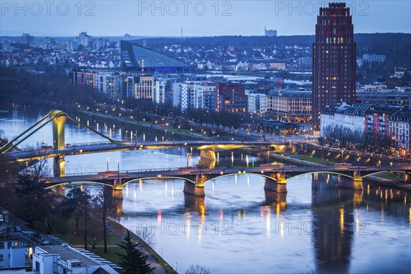 River Maine at sunset through Frankfurt, Germany